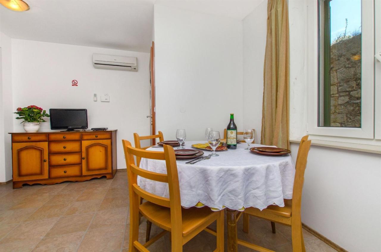 Apartments Mira Omiš Exteriör bild