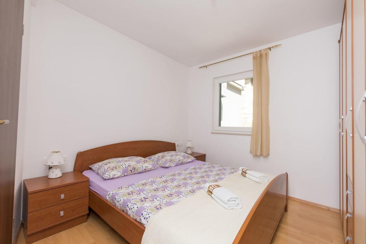 Apartments Mira Omiš Exteriör bild