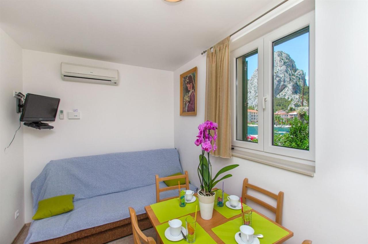 Apartments Mira Omiš Exteriör bild