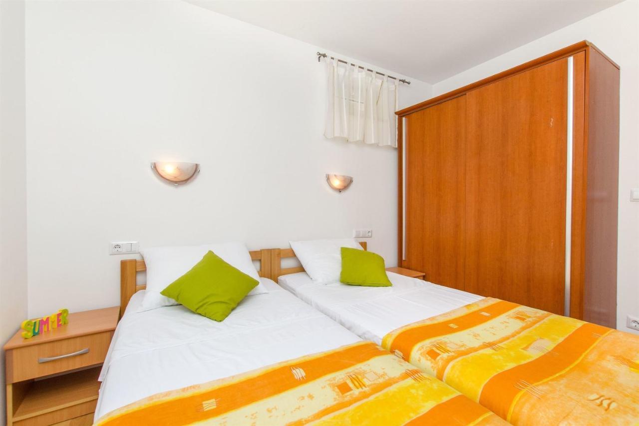 Apartments Mira Omiš Exteriör bild