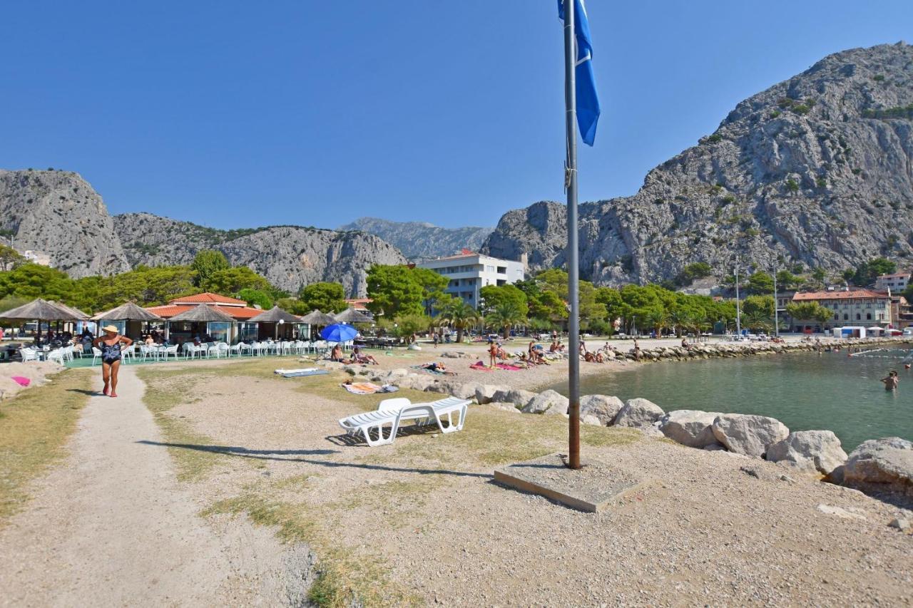 Apartments Mira Omiš Exteriör bild