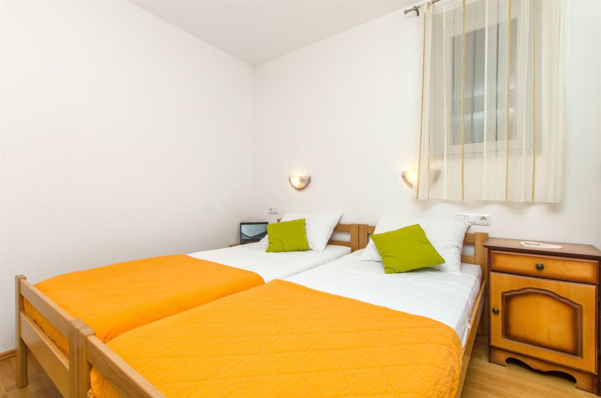 Apartments Mira Omiš Exteriör bild