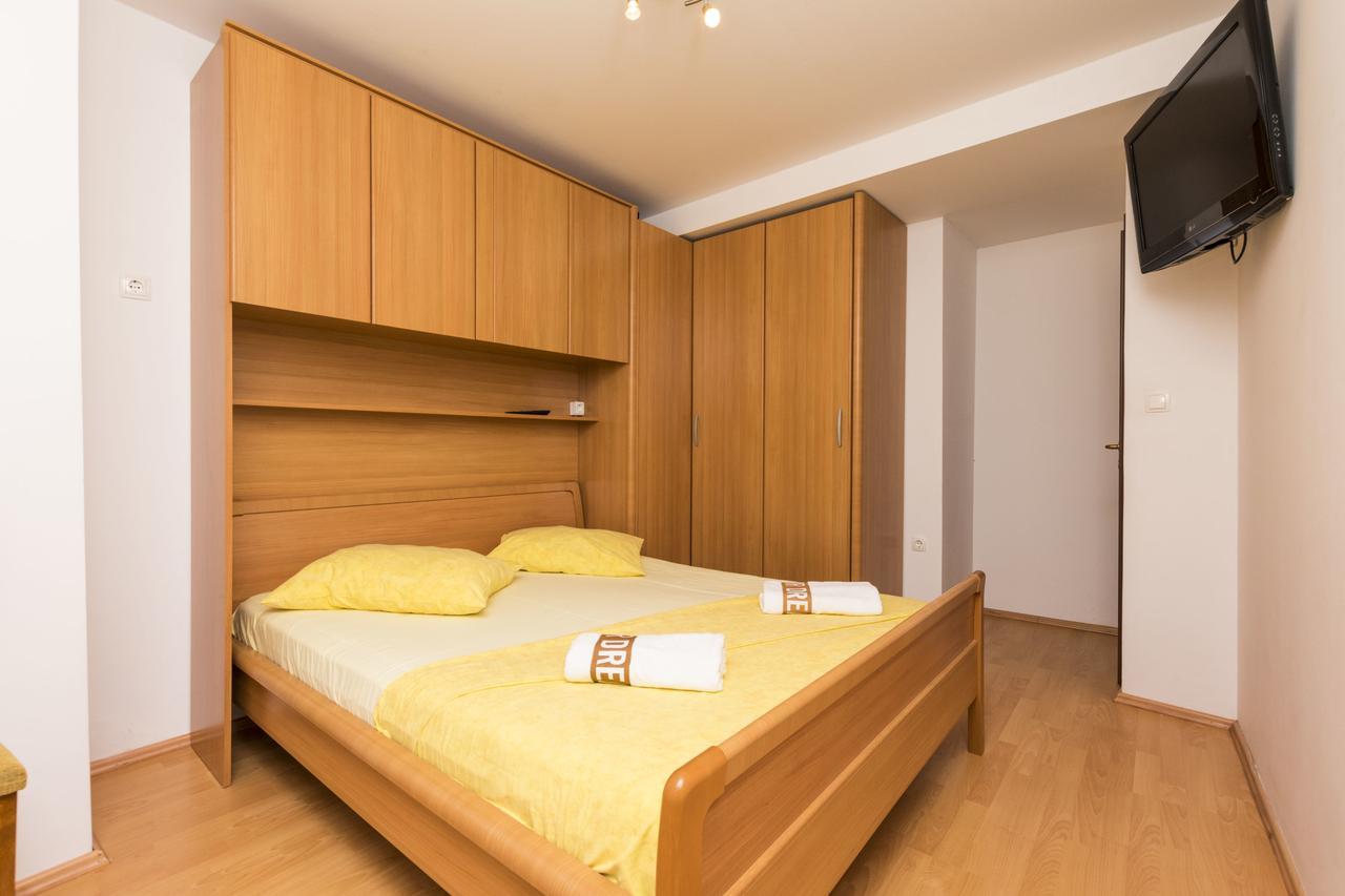 Apartments Mira Omiš Exteriör bild