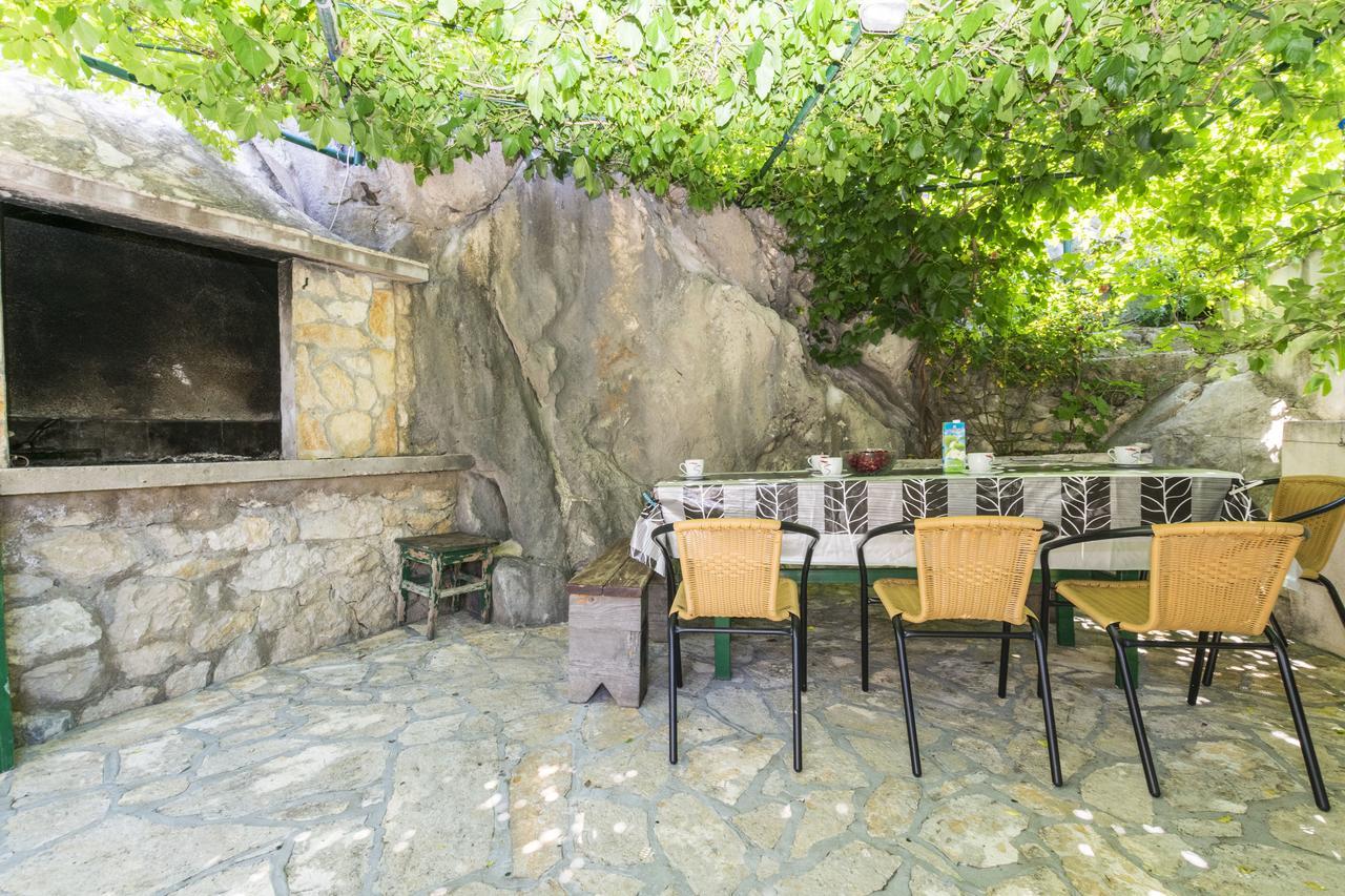 Apartments Mira Omiš Exteriör bild