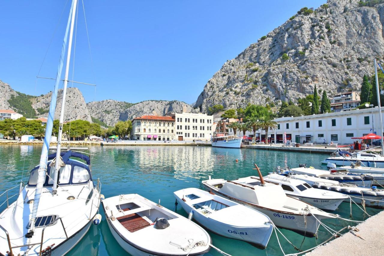 Apartments Mira Omiš Exteriör bild