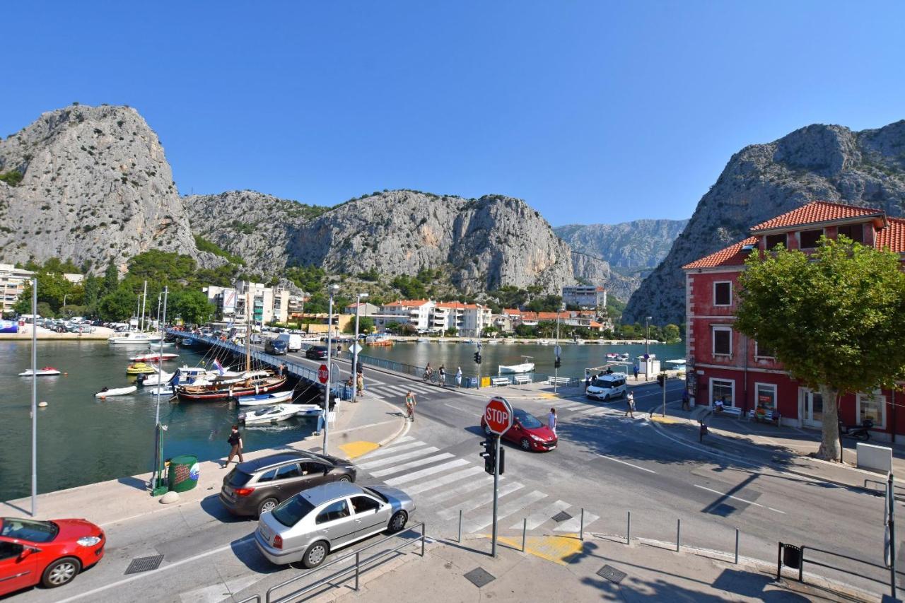 Apartments Mira Omiš Exteriör bild