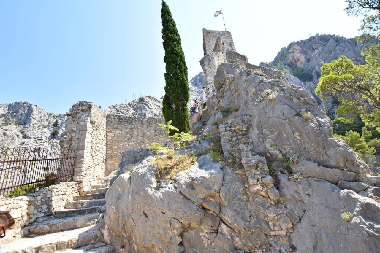 Apartments Mira Omiš Exteriör bild